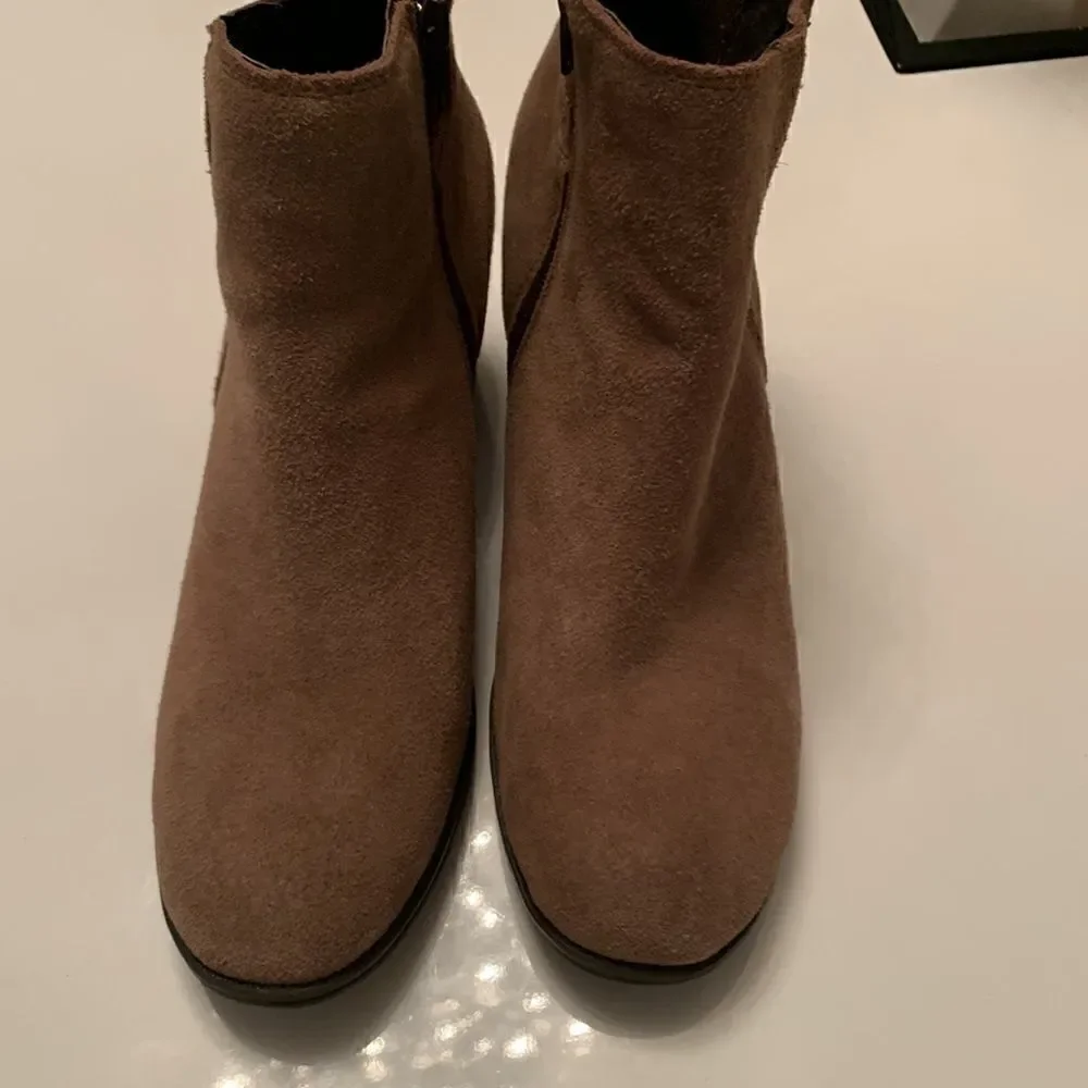 Skechers Suede Taupe Color Block Heel Ladies Ankle Boots Size 8,5